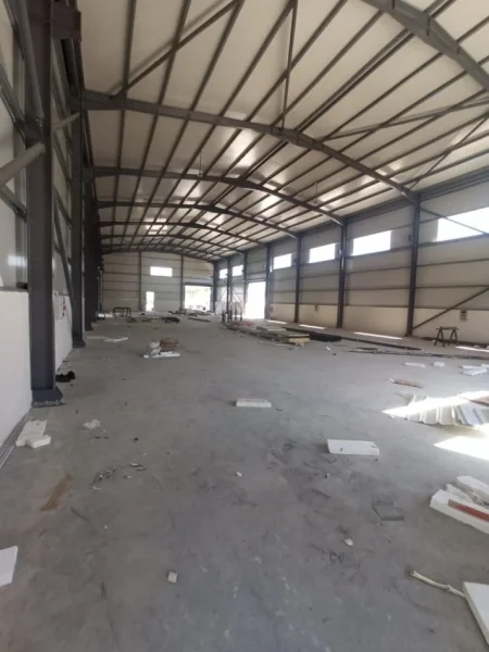 Tirane, jepet me qera magazine Kati 0, 770 m² 4.500 € (Autostrada Tirane Durres)