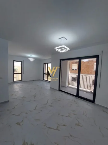 Tirane, jepet me qera apartament 2+1+Ballkon Kati 1, 120 m² 800 € (ISH TREGU ELEKTRIK)