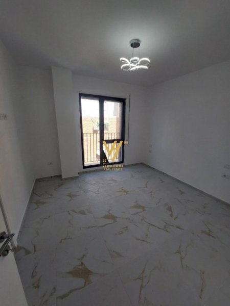 Tirane, jepet me qera apartament 2+1+Ballkon Kati 1, 120 m² 800 € (ISH TREGU ELEKTRIK)
