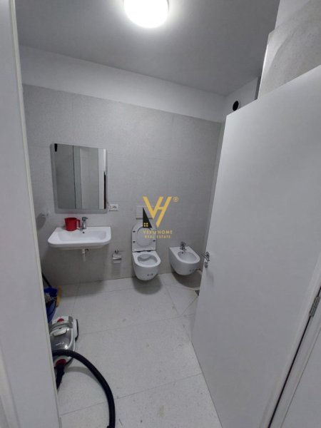 Tirane, jepet me qera apartament 2+1+Ballkon Kati 1, 120 m² 800 € (ISH TREGU ELEKTRIK)