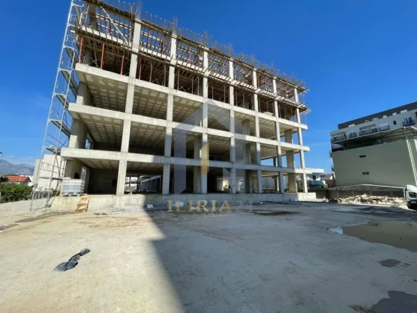 Tirane, shitet apartament 1+1+Ballkon Kati 3, 67 m² 63.000 € (Rruga Roma-Kamez)