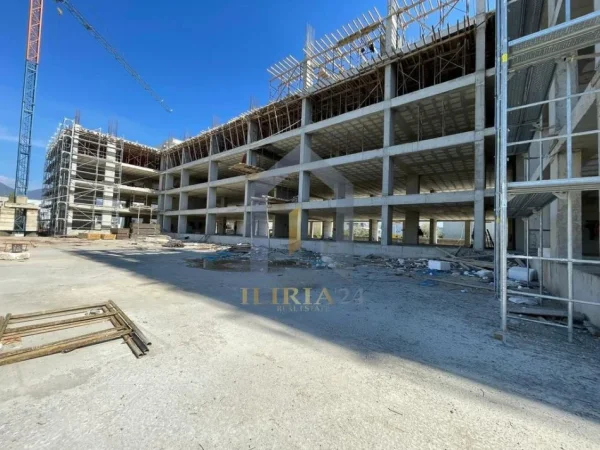 Tirane, shitet apartament 1+1+Ballkon Kati 3, 67 m² 63.000 € (Rruga Roma-Kamez)