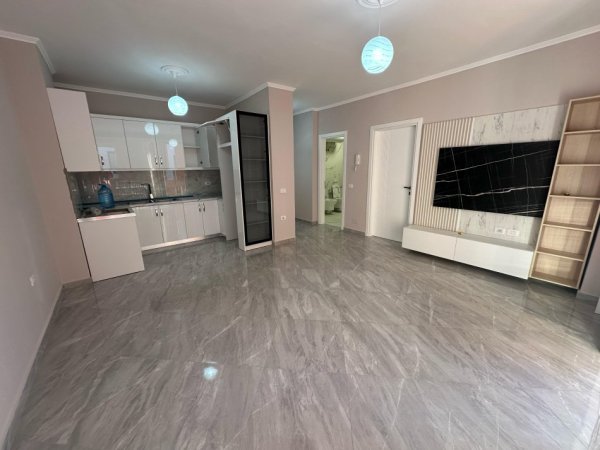 Tirane, jepet me qera apartament 1+1+Aneks+Ballkon Kati 5, 67 m² 500 € (rruga 5 maji)