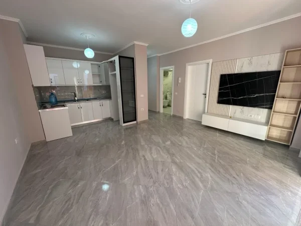 Tirane, jepet me qera apartament 1+1+Aneks+Ballkon Kati 5, 67 m² 500 € (rruga 5 maji)