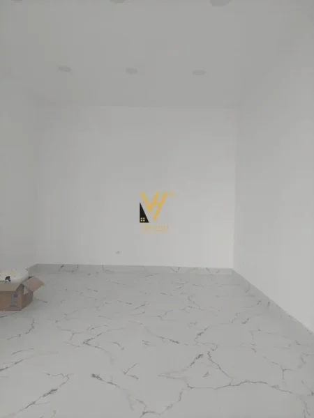 Tirane, jepet me qera dyqan Kati 0, 35 m² 600 € (DONIKA CENTER)