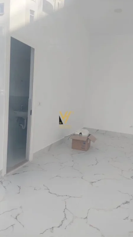 Tirane, jepet me qera dyqan Kati 0, 35 m² 600 € (DONIKA CENTER)