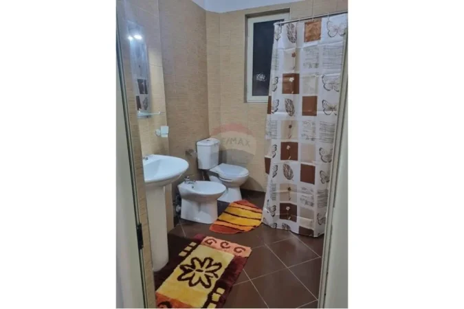 Tirane, jepet me qera apartament 2+1 Kati 4, 70 m² 580 € (Rr. Naim Frasheri)