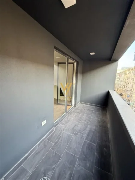 Tirane, jepet me qera dyqan Kati 2, 108 m² 850 € (RRUGA E DURRESIT)