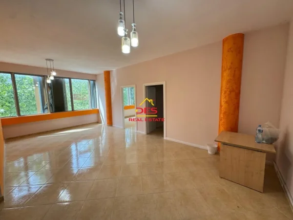 Vlore, jepet me qera ambjent biznesi Kati 2, 89 m² 350 € (Rruga Veledin kollozi)