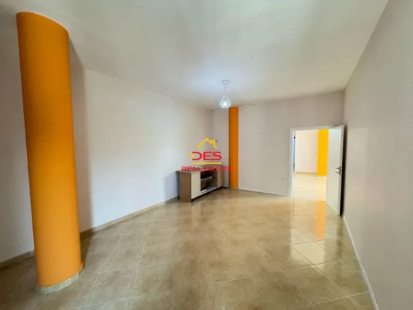 Vlore, jepet me qera ambjent biznesi Kati 2, 89 m² 350 € (Rruga Veledin kollozi)