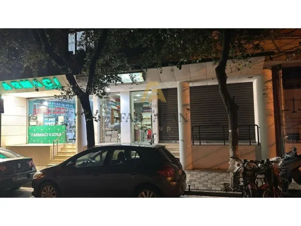 Tirane, shitet dyqan Kati 0, 69 m² 220.800 € (Rruga Naim Frasheri)