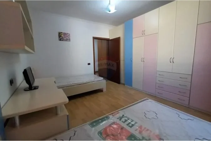Tirane, jepet me qera apartament 2+1+Ballkon Kati 3, 100 m² 750 € (Rruga Tish Dahia, Komuna e Parisit)