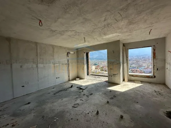 Tirane, shitet apartament 2+1 Kati 7, 156.100 € (156100)