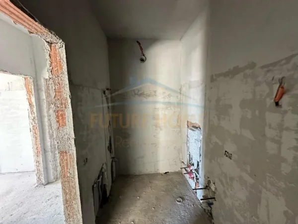 Tirane, shitet apartament 2+1 Kati 7, 156.100 € (156100)