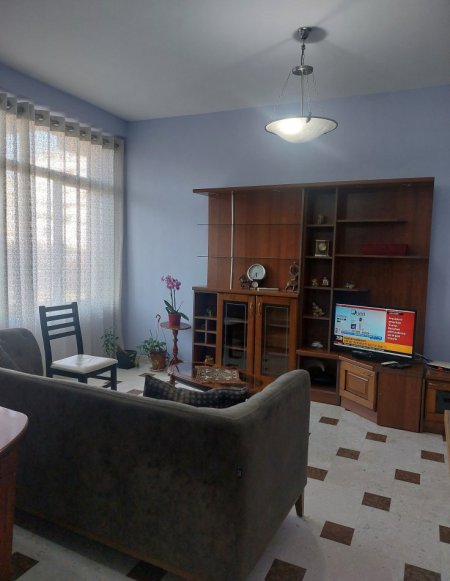 Tirane, jepet me qera apartament 3+1+Aneks+Ballkon Kati 1, 800 € (Beqir Luga)
