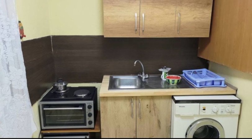 Tirane, jepet me qera Kati 1, 40 m² 280 € (rruga fortuzi)
