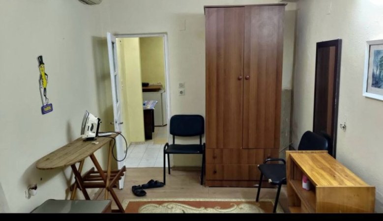 Tirane, jepet me qera Kati 1, 40 m² 280 € (rruga fortuzi)
