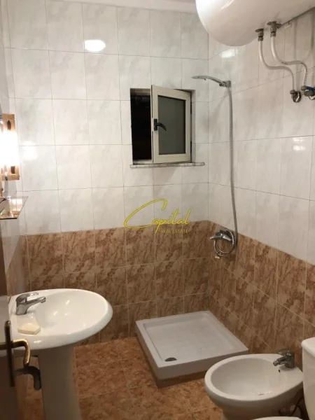 Tirane, shitet apartament 2+1 Kati 3, 85 m² 160.000 € (ISH FUSHA AVIACIONIT)
