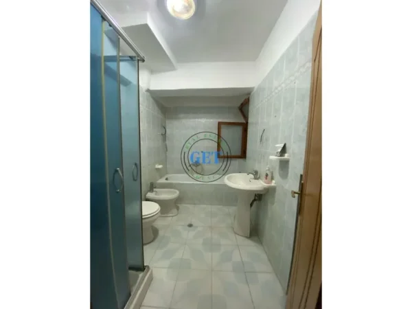 Durres, shitet apartament 2+1 Kati 5, 86 m² 85.000 € (Prane Stadiumit, Durres)