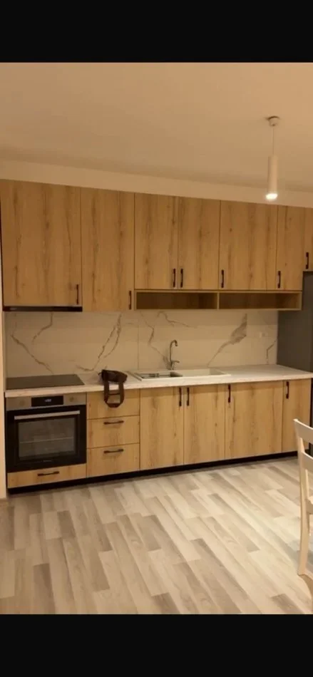 Tirane, shitet apartament 1+1+Ballkon Kati 2, 81 m² 98.000 € (FRESKU)