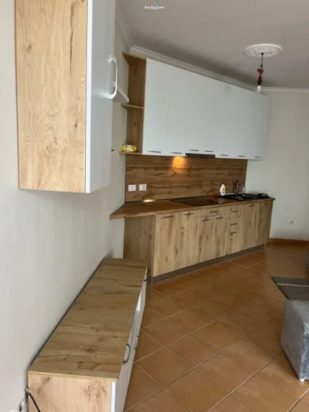 Tirane, jepet me qera apartament 2+1 Kati 2, 78 m² 450 € (yzberisht)