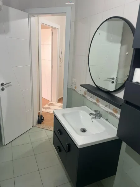 Tirane, jepet me qera apartament 2+1 Kati 2, 78 m² 450 € (yzberisht)