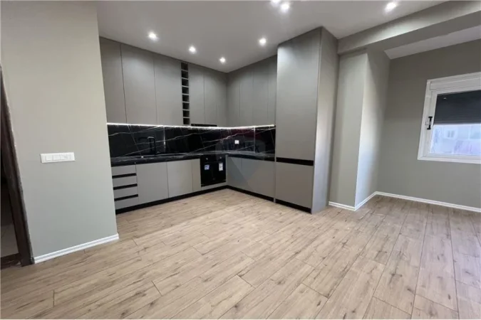 Vlore - Lungomare - Uji i Ftohte, shitet apartament 2+1+Ballkon Kati 5, 120 m² 199.000 € (Lungomare)