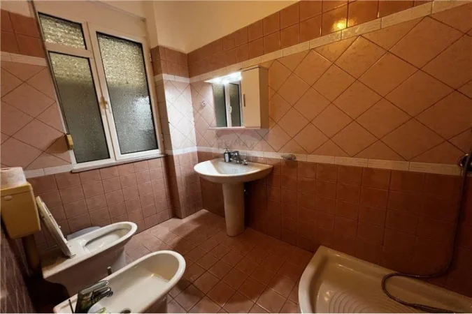 Vlore, shitet apartament 3+1+Ballkon Kati 9, 160 m² 165.000 € (Rr.Kosova)