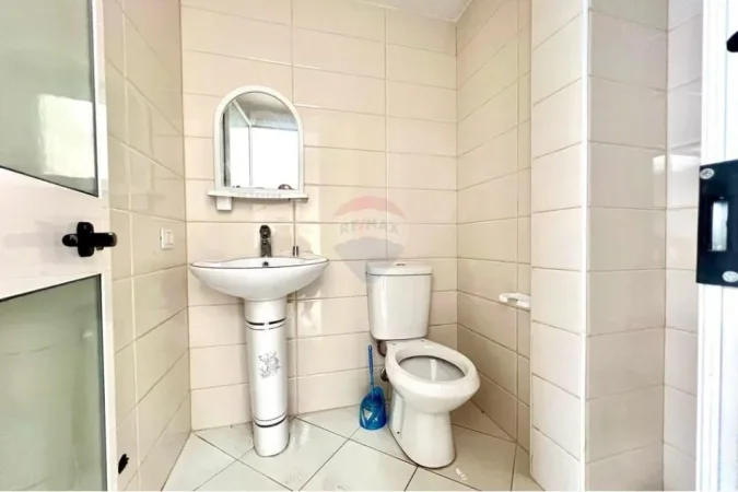 Vlore, jepet me qera dyqan Kati 0, 50 m² 300 € (Albano&amp;Romina)