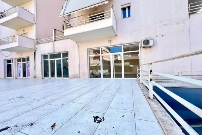 Vlore, jepet me qera dyqan Kati 0, 50 m² 300 € (Albano&amp;Romina)