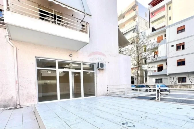 Vlore, jepet me qera dyqan Kati 0, 50 m² 300 € (Albano&amp;Romina)