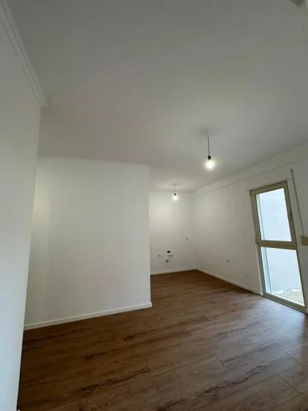 Tirane, shitet apartament 1+1 Kati 2, 43 m² 120.000 € ( Shitet Super Apartamenti (1+1) ne Rrugen e Kavajes.)