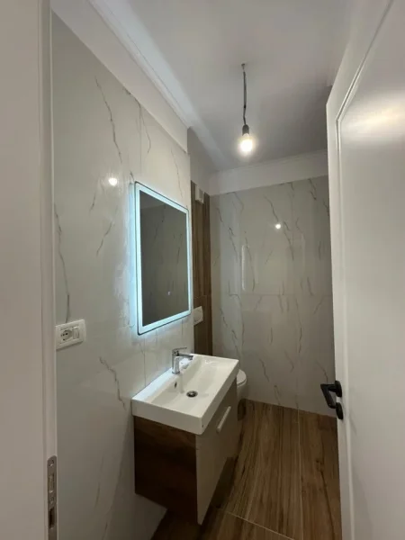 Tirane, shitet apartament 1+1 Kati 2, 43 m² 120.000 € ( Shitet Super Apartamenti (1+1) ne Rrugen e Kavajes.)