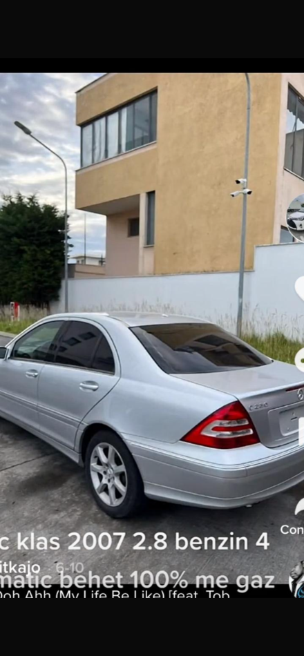 Durres, shitet makine Mercedez-Benz Benzin, gri metalizato automatik Kondicioner 26.000 km 5.000 €