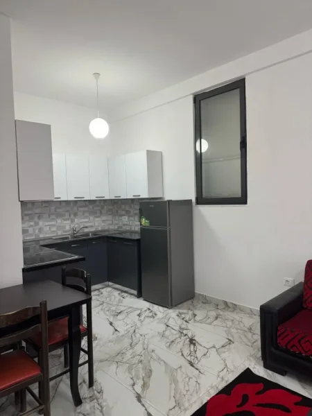 Tirane, jepet me qera apartament 1+1 Kati 2, 76 m² 300 € (Casa Italia)