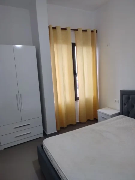 Tirane, jepet me qera apartament 1+1 Kati 2, 76 m² 300 € (Casa Italia)