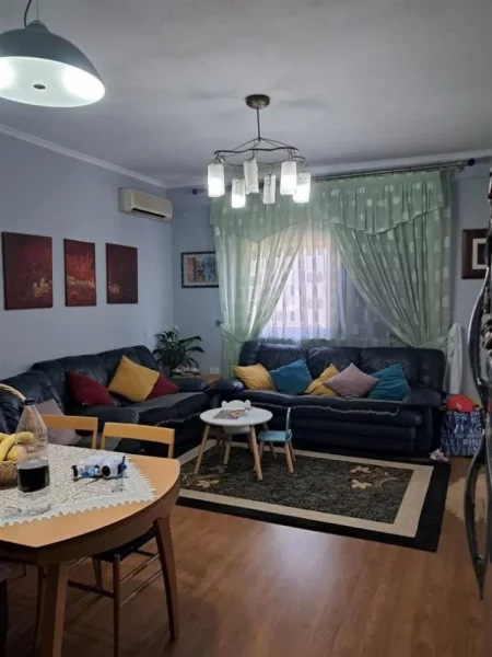 Tirane, shes apartament 3+1 Kati 5, 103 m² 270.000 € (rruga e kosovareve)