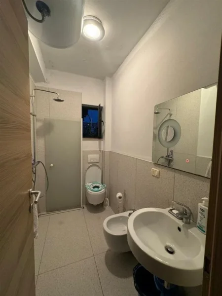 Tirane, shes apartament 3+1 Kati 5, 103 m² 270.000 € (rruga e kosovareve)