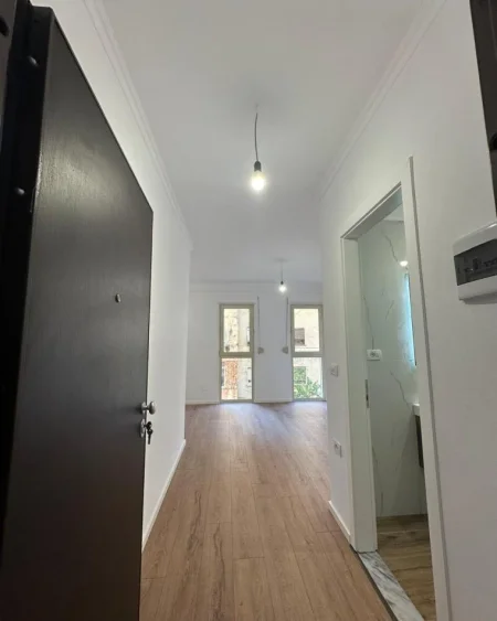 Tirane, shes apartament 1+1+Ballkon Kati 1, 43 m² 120.000 € (Rr Haxhi Hysen Dalliu,Te Prokuroria e Tiranes)