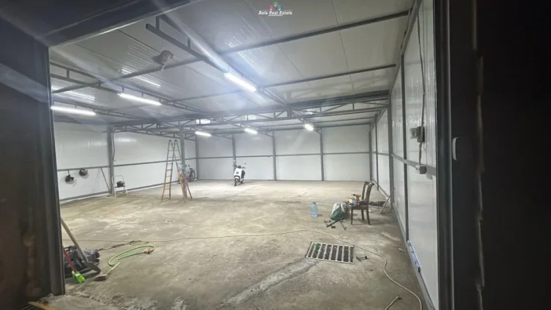 Tirane, jepet me qera magazine Kati 0, 160 m² 800 € (SAUK)