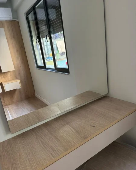 Tirane, jepet me qera apartament 1+1+Ballkon Kati 2, 67 m² 750 € (Te lulishtja te Komuna E Parisit)