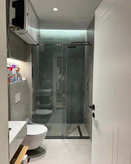 Tirane, jepet me qera apartament 1+1+Ballkon Kati 2, 67 m² 750 € (Te lulishtja te Komuna E Parisit)