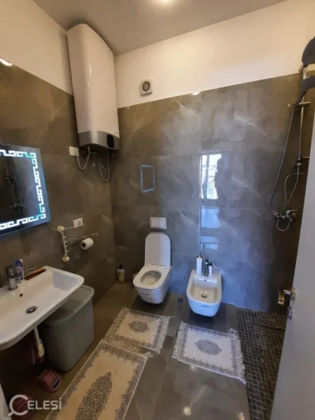 Tirane, jepet me qera apartament 3+1+Ballkon Kati 6, 107 m² 1.500 € (SQUARE 21)