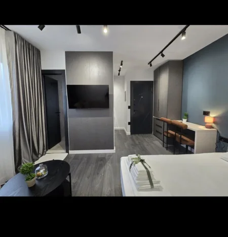 Tirane, jepet me qera garsonier 1+1 Kati 4, 60 m² 1.000 € (RRUGA E DURRESIT)