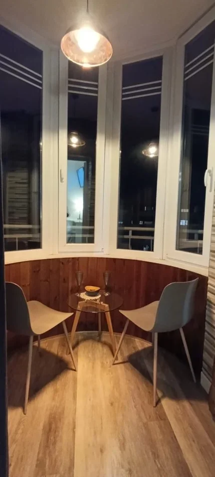 Tirane, jepet me qera apartament 1+1+Ballkon Kati 4, 60 m² 620 € (Rr. Tish Dahija prane Kristal Center)
