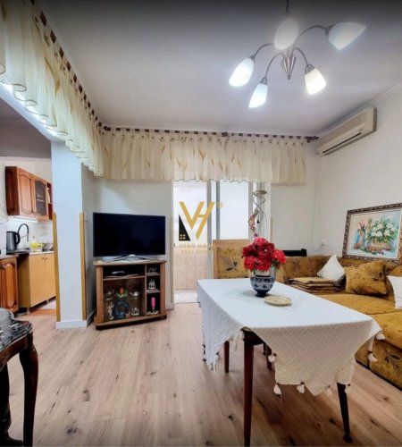 Tirane, jepet me qera apartament 2+1+Ballkon Kati 5, 70 m² 600 € (RRUGA E BARRIKADAVE)