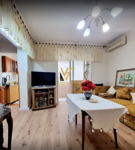 Tirane, jepet me qera apartament 2+1+Ballkon Kati 5, 70 m² 600 € (RRUGA E BARRIKADAVE)