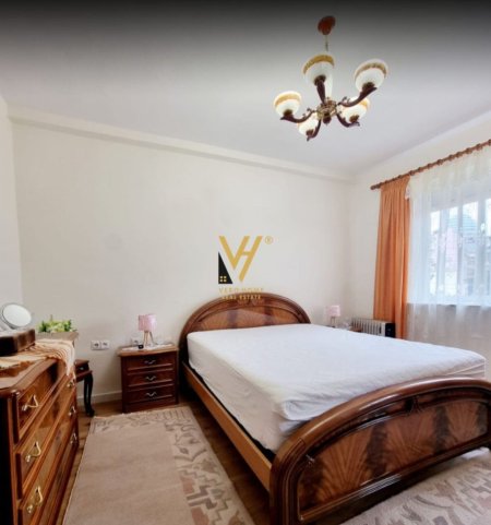 Tirane, jepet me qera apartament 2+1+Ballkon Kati 5, 70 m² 600 € (RRUGA E BARRIKADAVE)