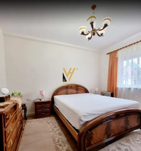 Tirane, jepet me qera apartament 2+1+Ballkon Kati 5, 70 m² 600 € (RRUGA E BARRIKADAVE)