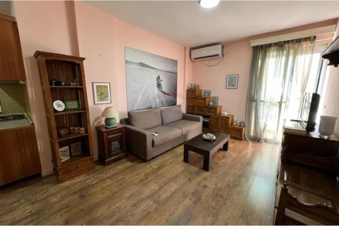Tirane, jepet me qera apartament 1+1 Kati 2, 68 m² 500 € (APARTAMENT 1+1 PER QERA TEK MYSLYM SHYRI)